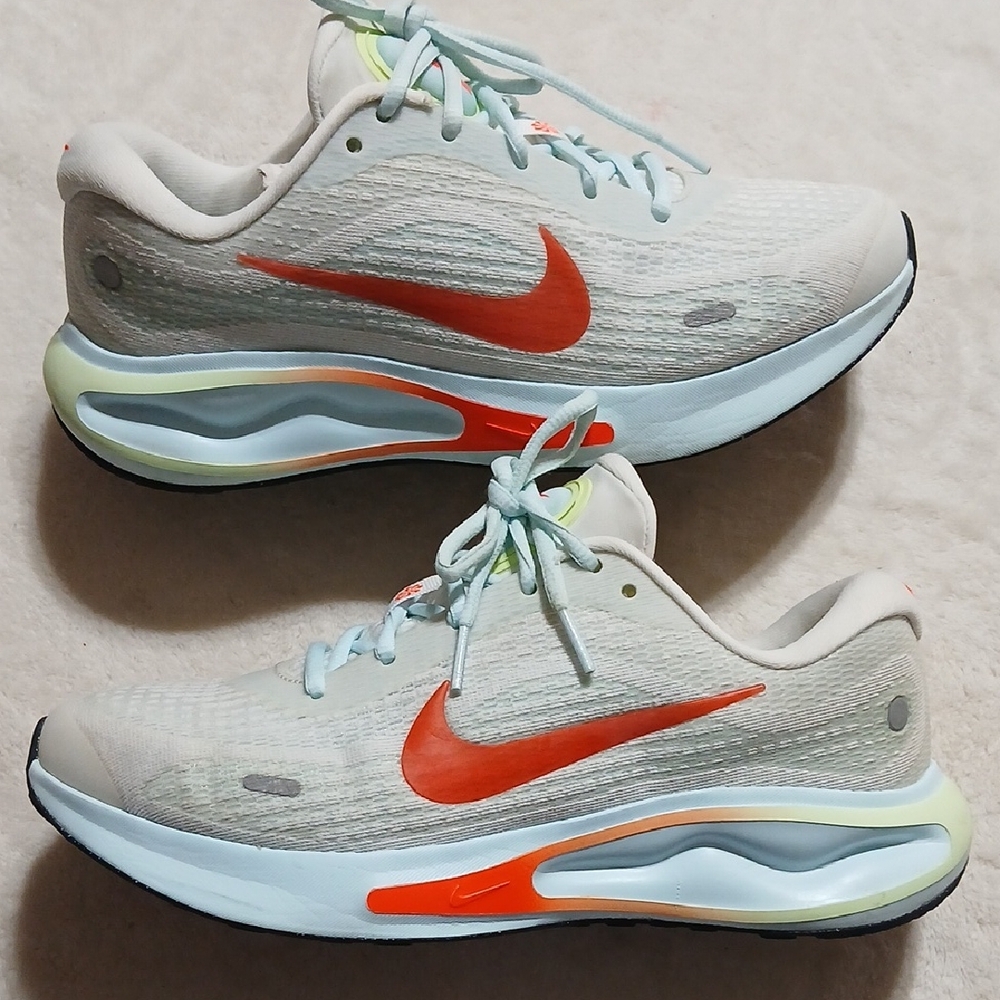 Nike Journey Running Shoes Size 9 Womans